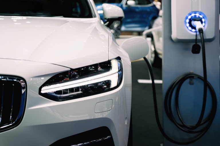 Tout savoir sur le crédit d’impôt pour l’installation d’une borne de recharge à domicile